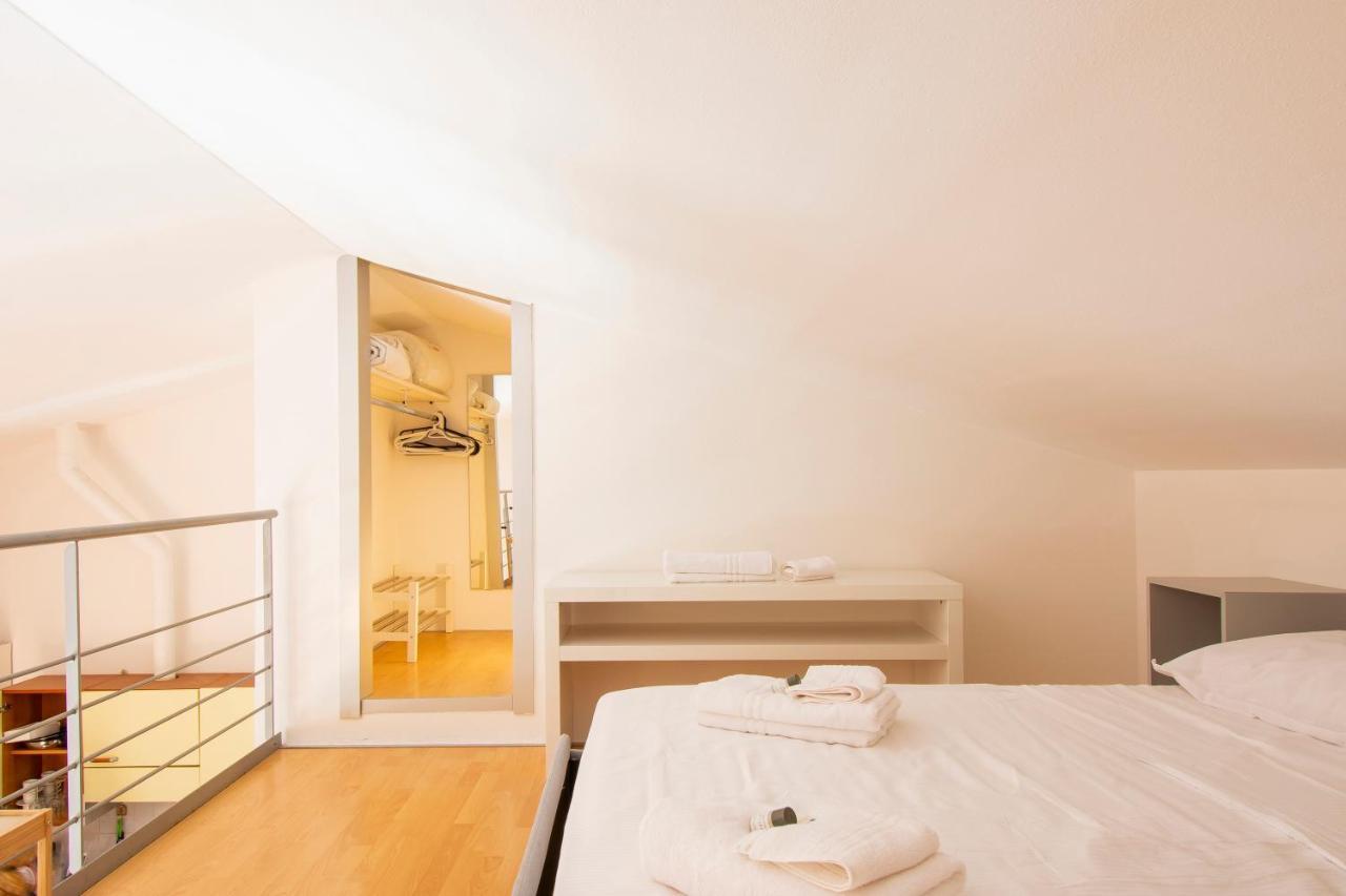 ピサAltido Colorful Studio For 4 Near Leaning Tower With Parkingアパートメント エクステリア 写真